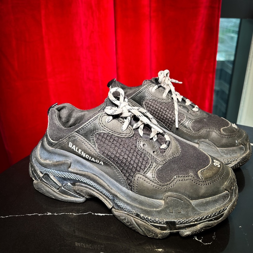 BALENCIAGA triple S sneakers EU38 black
